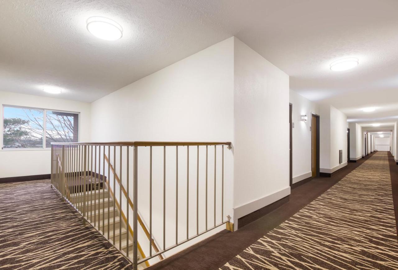 Red Roof Inn ลอว์เรนซ์เบิร์ก ภายนอก รูปภาพ