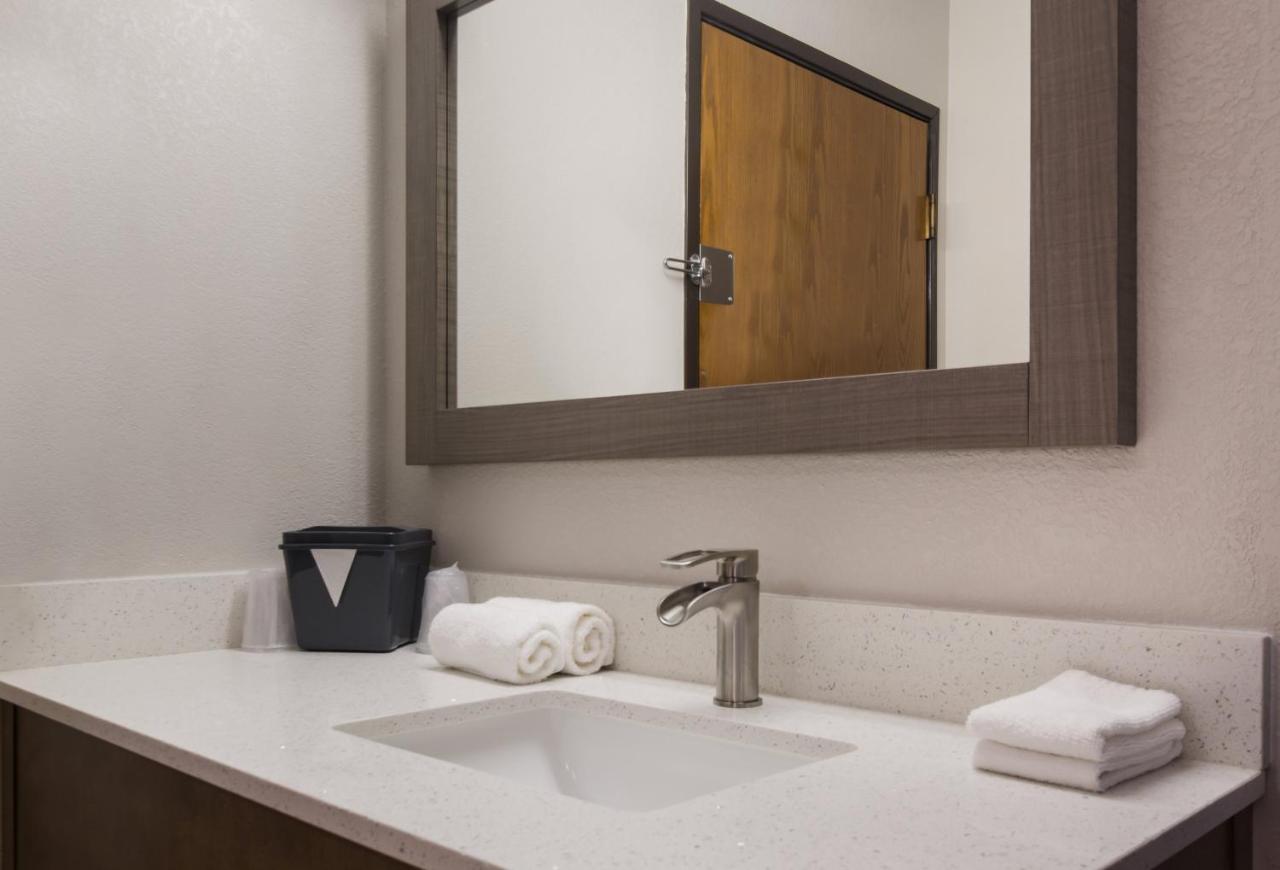 Red Roof Inn ลอว์เรนซ์เบิร์ก ภายนอก รูปภาพ