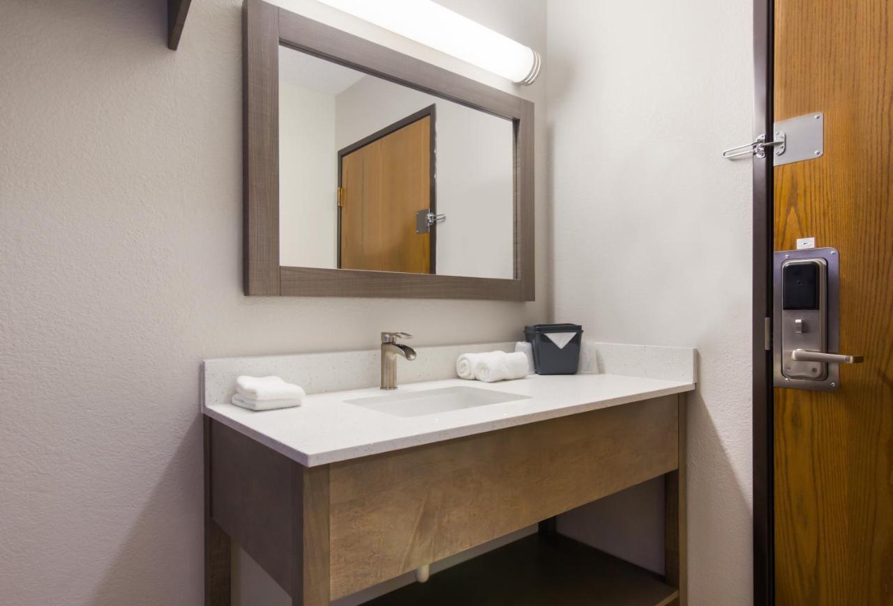 Red Roof Inn ลอว์เรนซ์เบิร์ก ภายนอก รูปภาพ